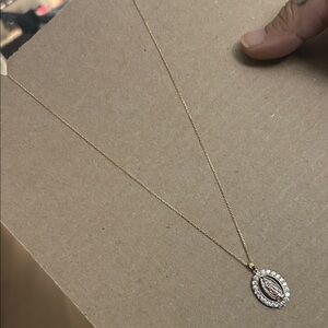 Elegant Gold Pendant Necklace